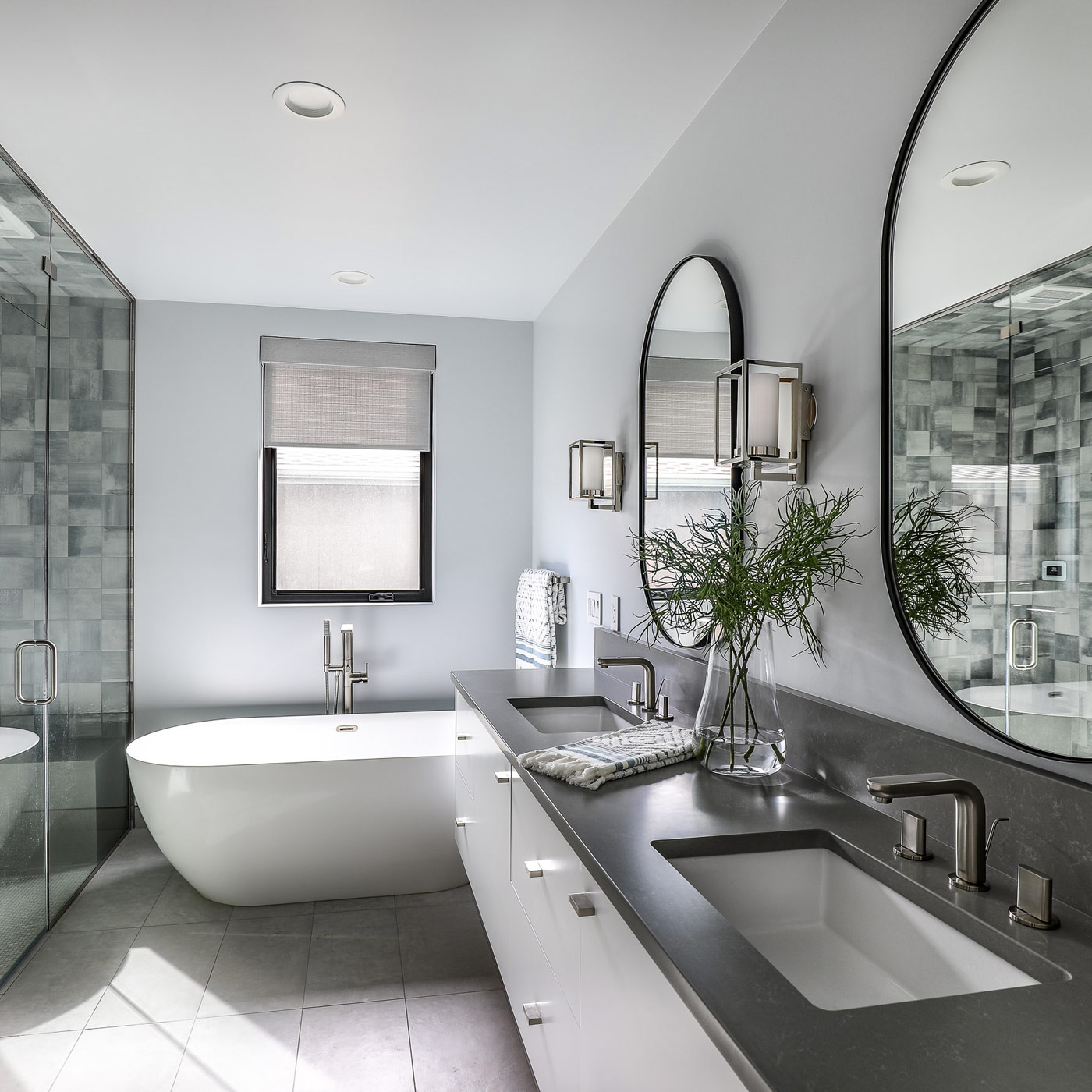 Bright mid century modern bathroom on the Oregon coast with flat panel cabinets, quartz countertops, and open layout facing the beach