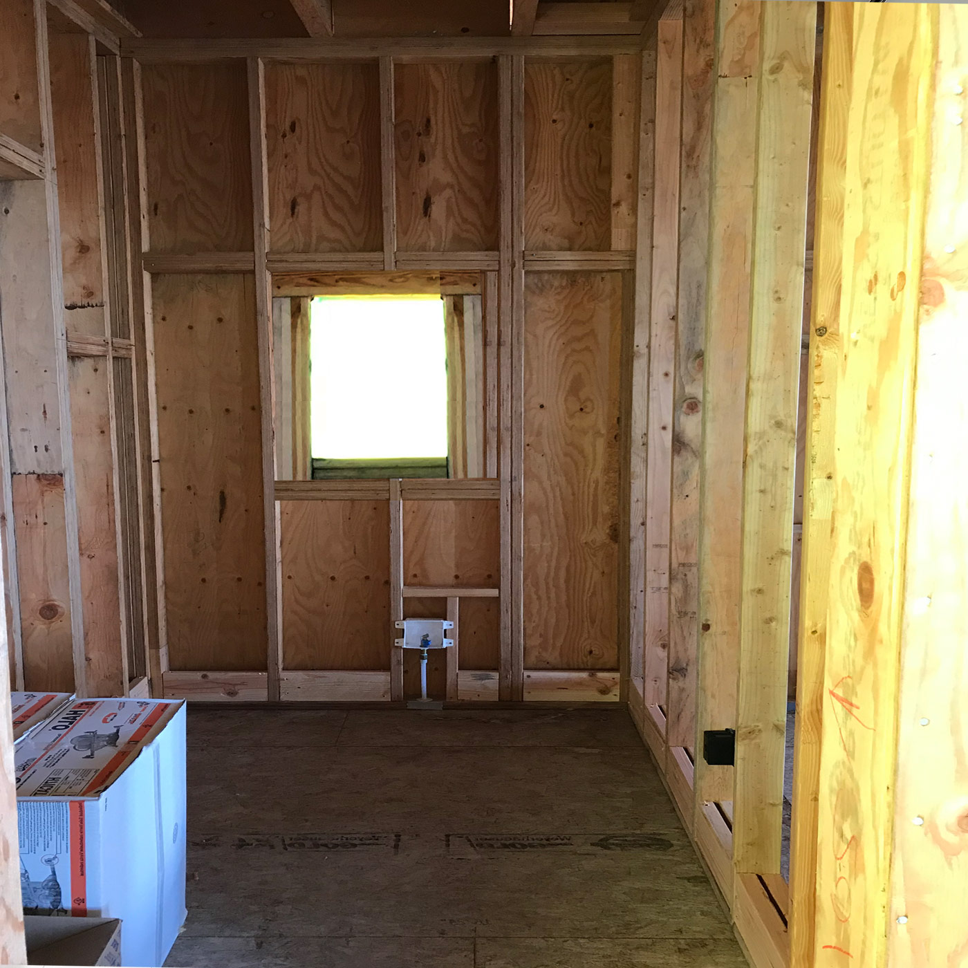 Bright mid century modern bathroom on the Oregon coast with flat panel cabinets, quartz countertops, and open layout facing the beach