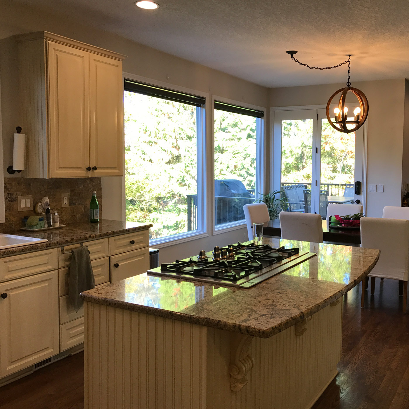 Hamptons inspired transitional kitchen design in Lake Oswego with beautiful fresh materials in bright white and airy blue hues