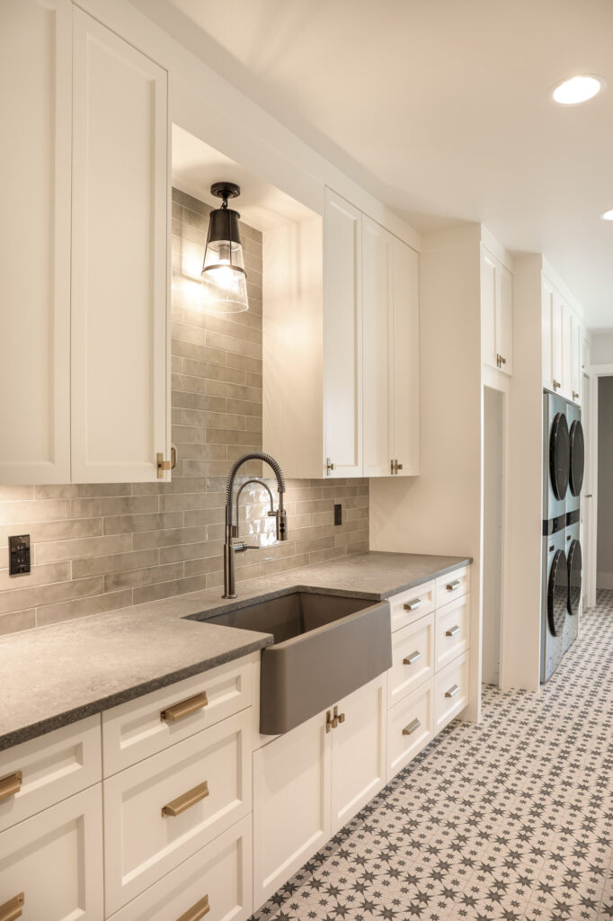 modern farmhouse laundry room sink and backsplash